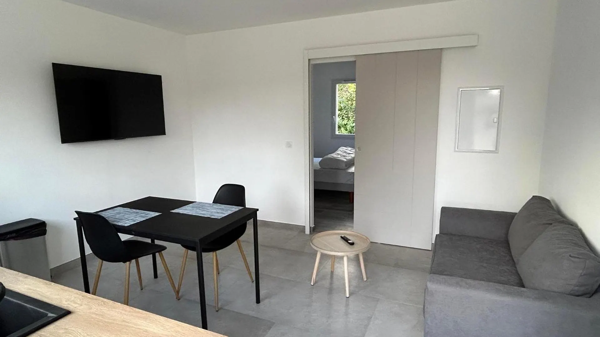 Logis De Standing Cruas, Parking Privatif, Wifi, Apartment