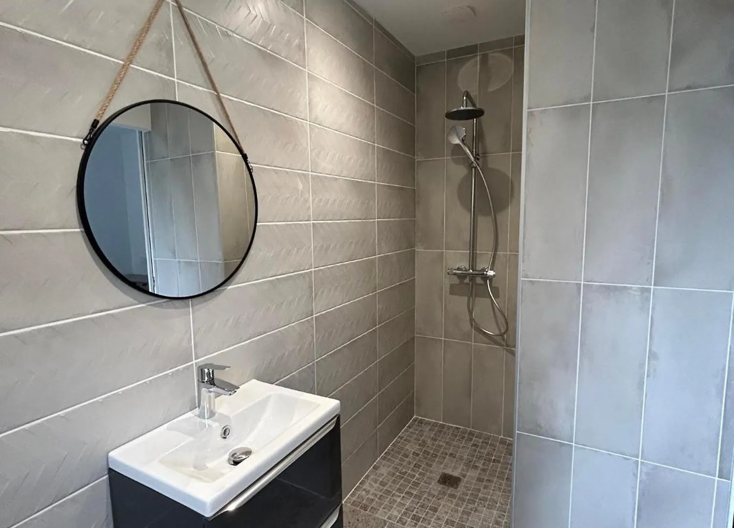 Logis De Standing Cruas, Parking Privatif, Wifi, Apartment  Cruas